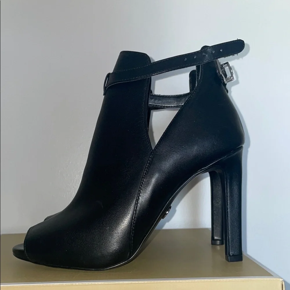Michael Kors Elegant Black Women's Heels size 8.5